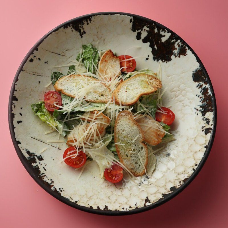Салат Цезарь с курой